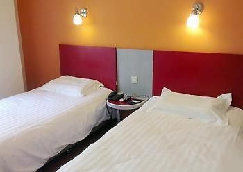 Motel 168 Shanghai Pudong Huinan Metro Station Tesco المظهر الخارجي الصورة